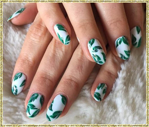 зеленые листья на белом фоне ногтей