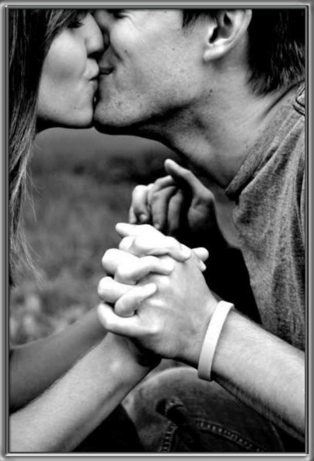 Мужчина красиво целует. Парень и девушка любовь. Поцелуй парня и девушки. Красивый поцелуй. Нежные отношения.