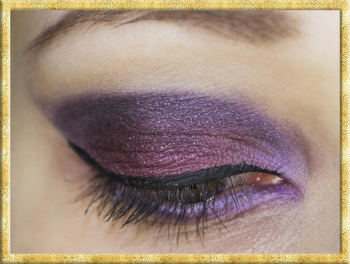 Фото красочного фиолетового макияжа