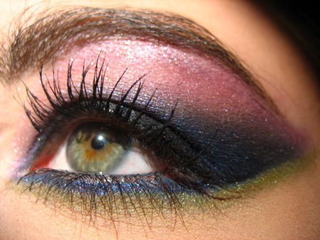 блестящий макияж для каре-зеленых глаз