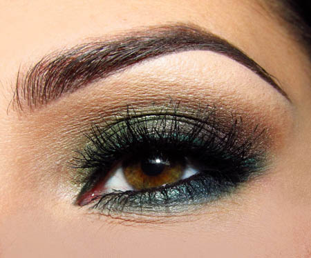 темный макияж зеленых глаз