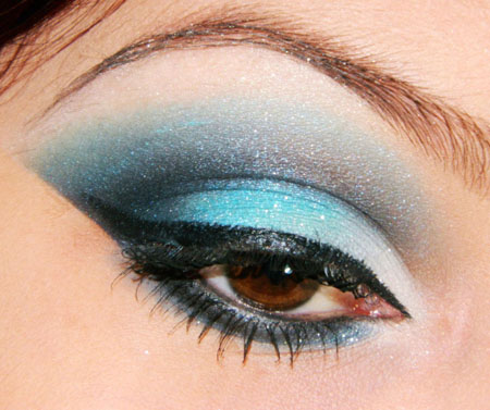 Голубой макияж для карих глаз с фото