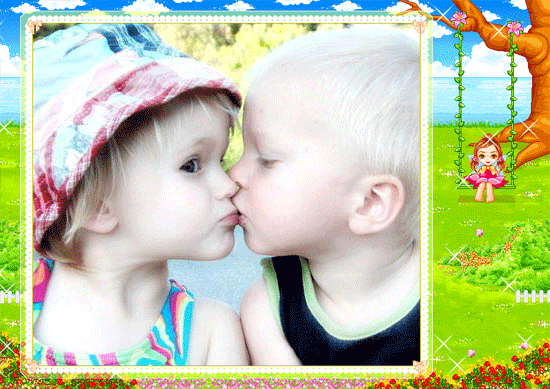 Дети целуются