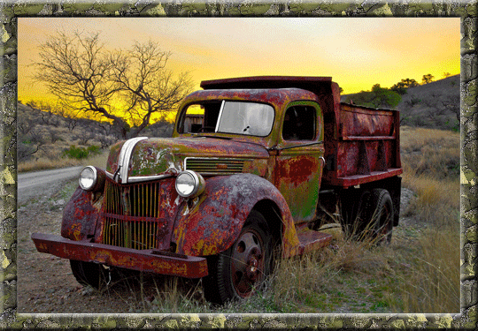 старый ржавый грузовик